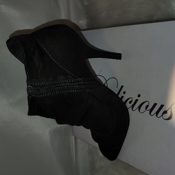 Delicious Heels - Picture 3 of 5